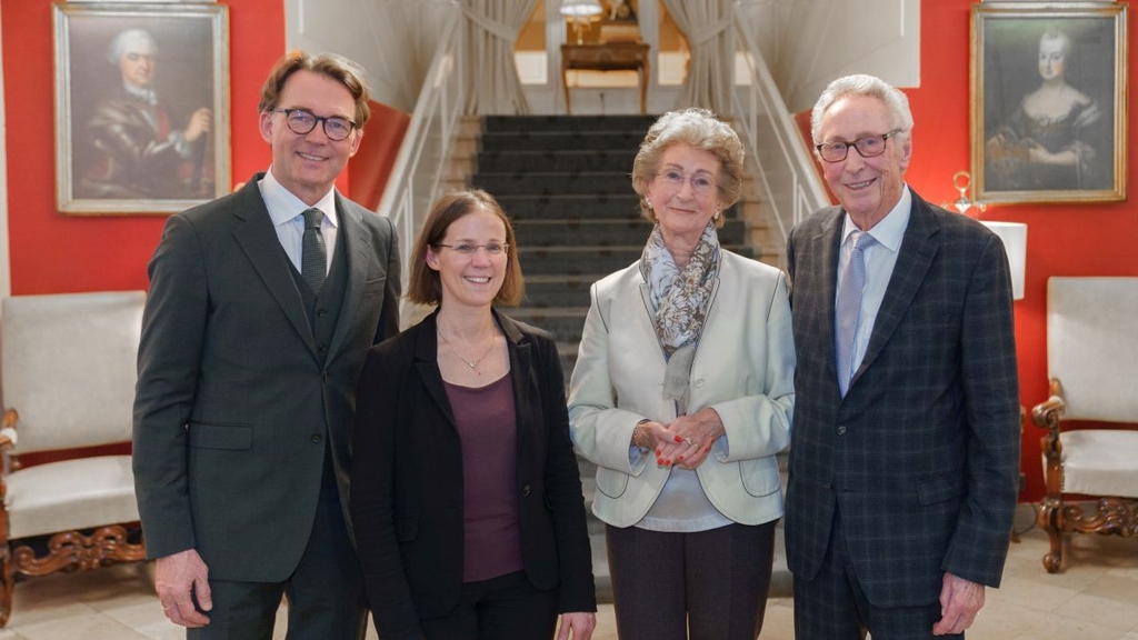 The awardees Matthias H.  Tschöp and Stefanie Dehnen with Josephine and Hans-Werner Hector from the Hector Fellow Academy